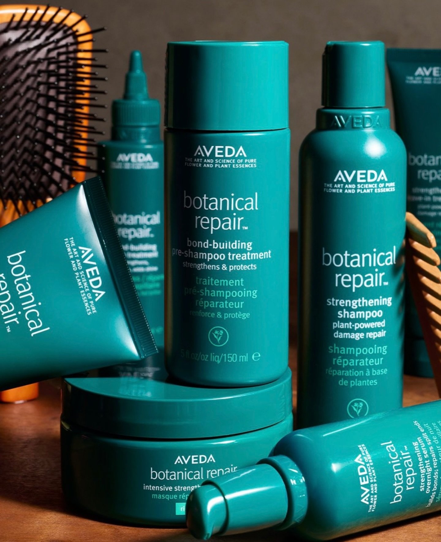 No room for breakage this year. 🌱

Botanical Repair builds bonds, strengthens hair, and instantly repairs three key layers. 

Protect your strands this winter ❄️

#BotanicalRepair