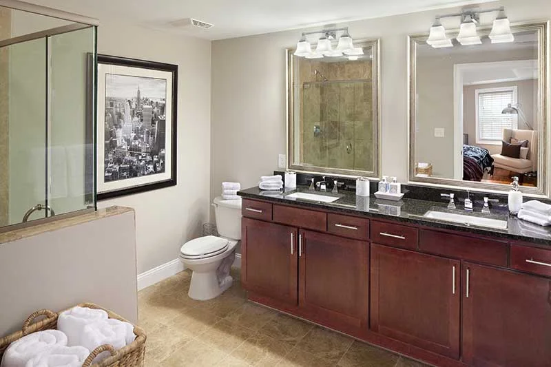 6301_edsall_mstr_bath_F.jpg