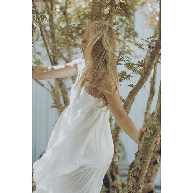 The light within me recognizes + honors the light within you ☀️🙏🏻 between the art studio + yoga studio I haven&rsquo;t had much time for social media these days but I&rsquo;ll brb, promise 😊 #happysolstice #soulsearching // 👗: @shoplekha 📷: @ran
