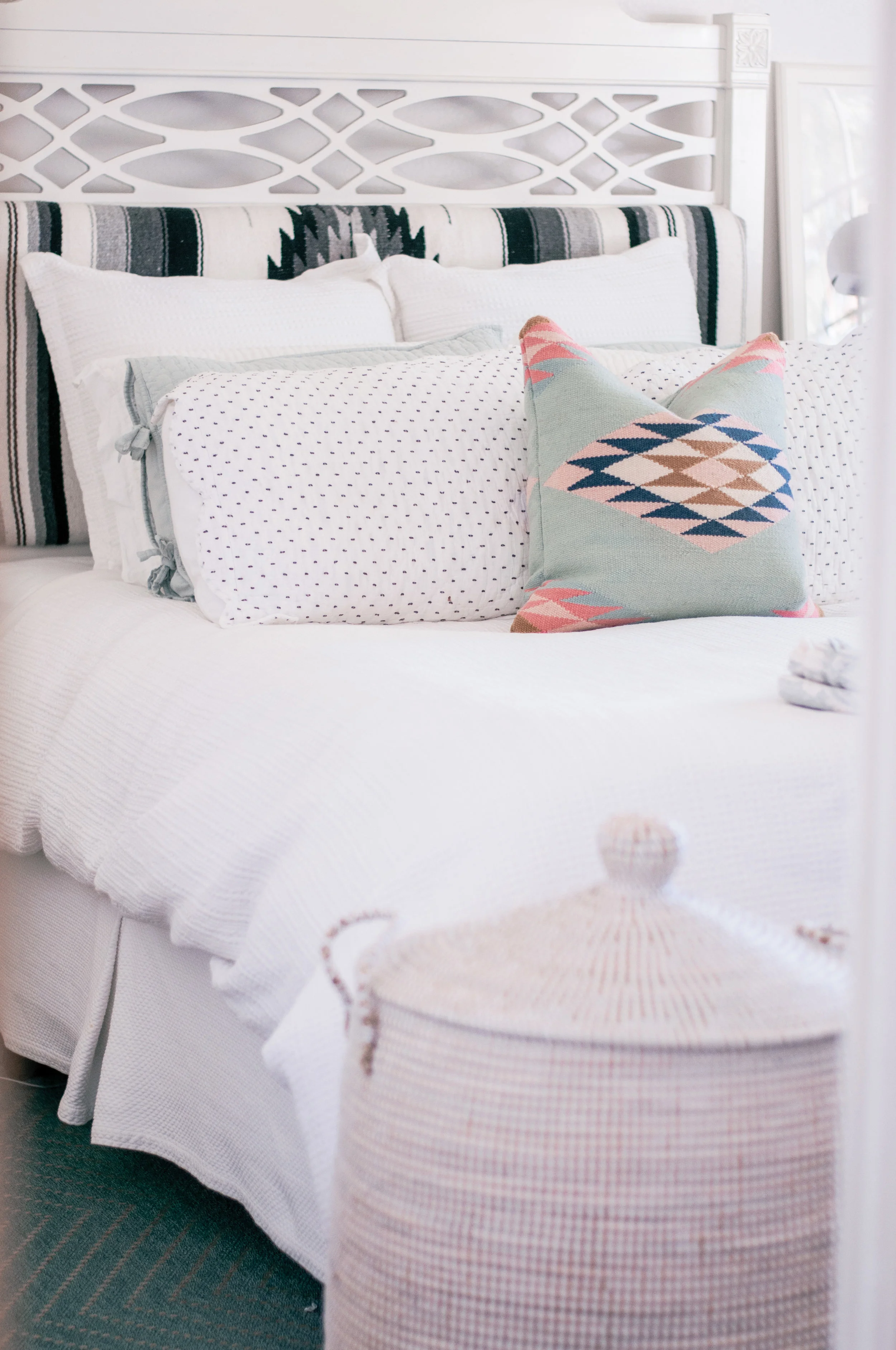 Cozy Neutral Relaxed Small Master Bedroom Makeover Ideas