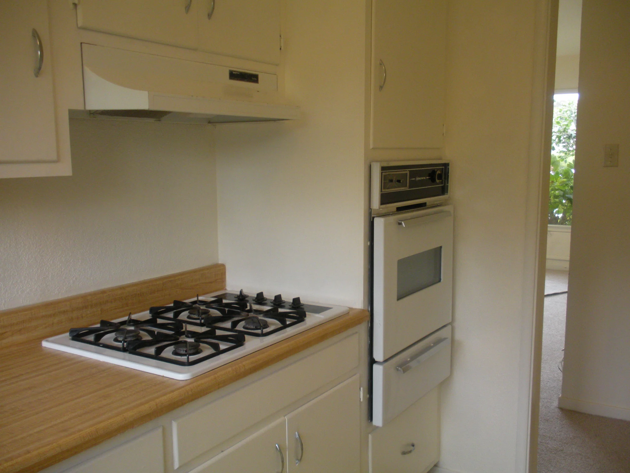 121 Las Palmas Avenue 008.JPG