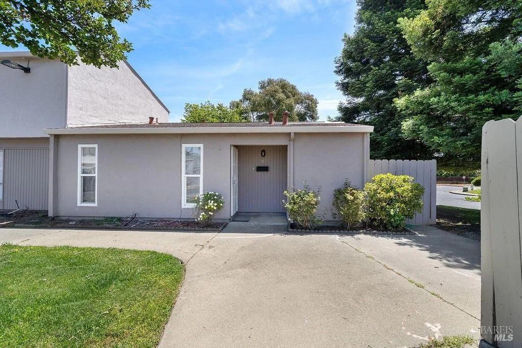 15 El Cerrito Court (94533)