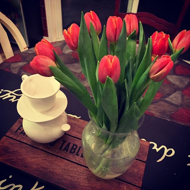 There may not be toilet paper at the grocery store, but there&rsquo;s tulips! #lookonthebrightside 😍😍