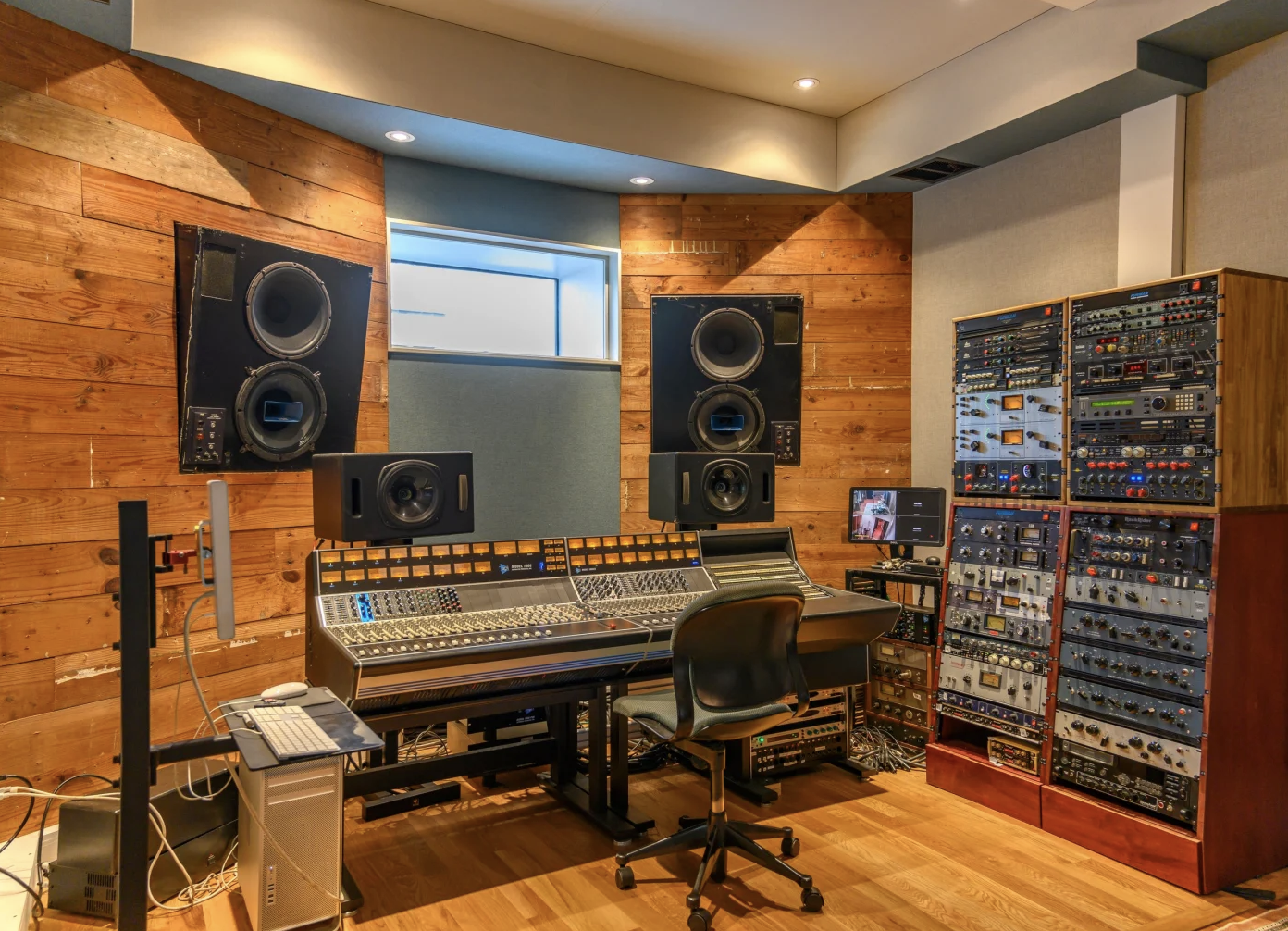 in wall studio monitors