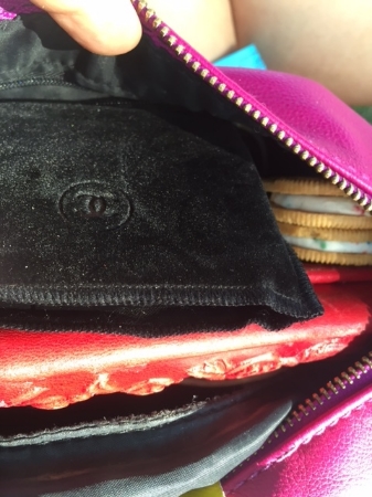 No really, she put cookies in my purse. No plastic baggie, just straight cookies. I most definitely did NOT lick cream filling off of my wallet later that day. Pssh.
