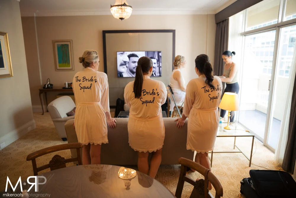 GirlsGettingReady_002.jpg