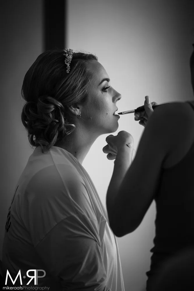 GirlsGettingReady_010.jpg