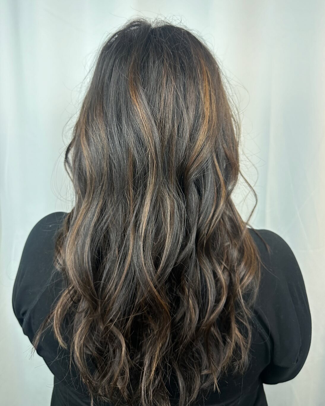 Embrace your sunkissed glow with a beautiful warm balayage!☀️✨ 
Hair by: James

#hairbeforeandafter #elkgrovehair #elkgrove #behindthechair #sacramentohair