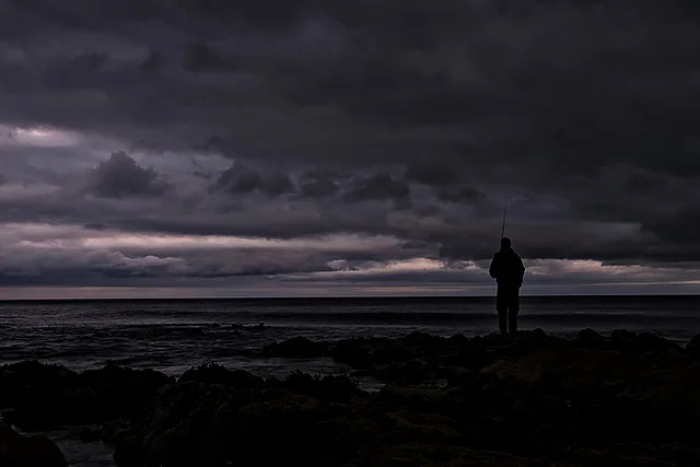 OK, not quite dark yet, but at least it lets me do something photographically.........