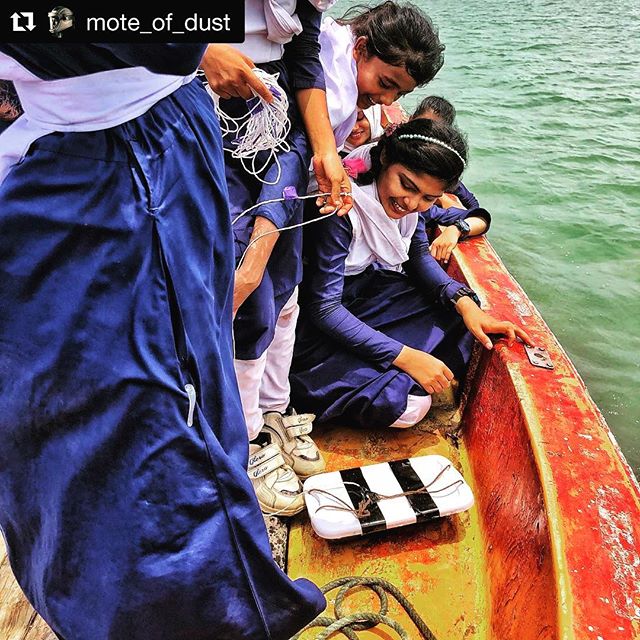 👏🏾 #Repost @mote_of_dust ・・・
Today we took our explorers on a field trip to the river mouth to conduct experiments in water clarity and to observe the animal and plant life both underwater (using a remotely operated underwater rover) and above wate