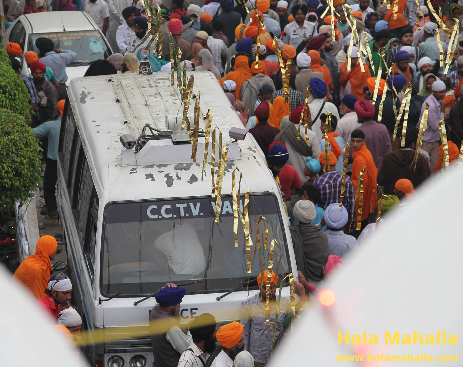 WM IMG_1031 cctv crowd distance - side of kasgarh sahib crop.jpg