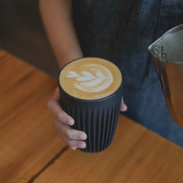 Quick PSA- don&rsquo;t forget to bring in your favorite reusable cup to receive $0.25 off your drink 👈 like these award-winning and durable cups from @huskeecup made using discarded coffee husks which also help keep your latte or cappuccino hotter f