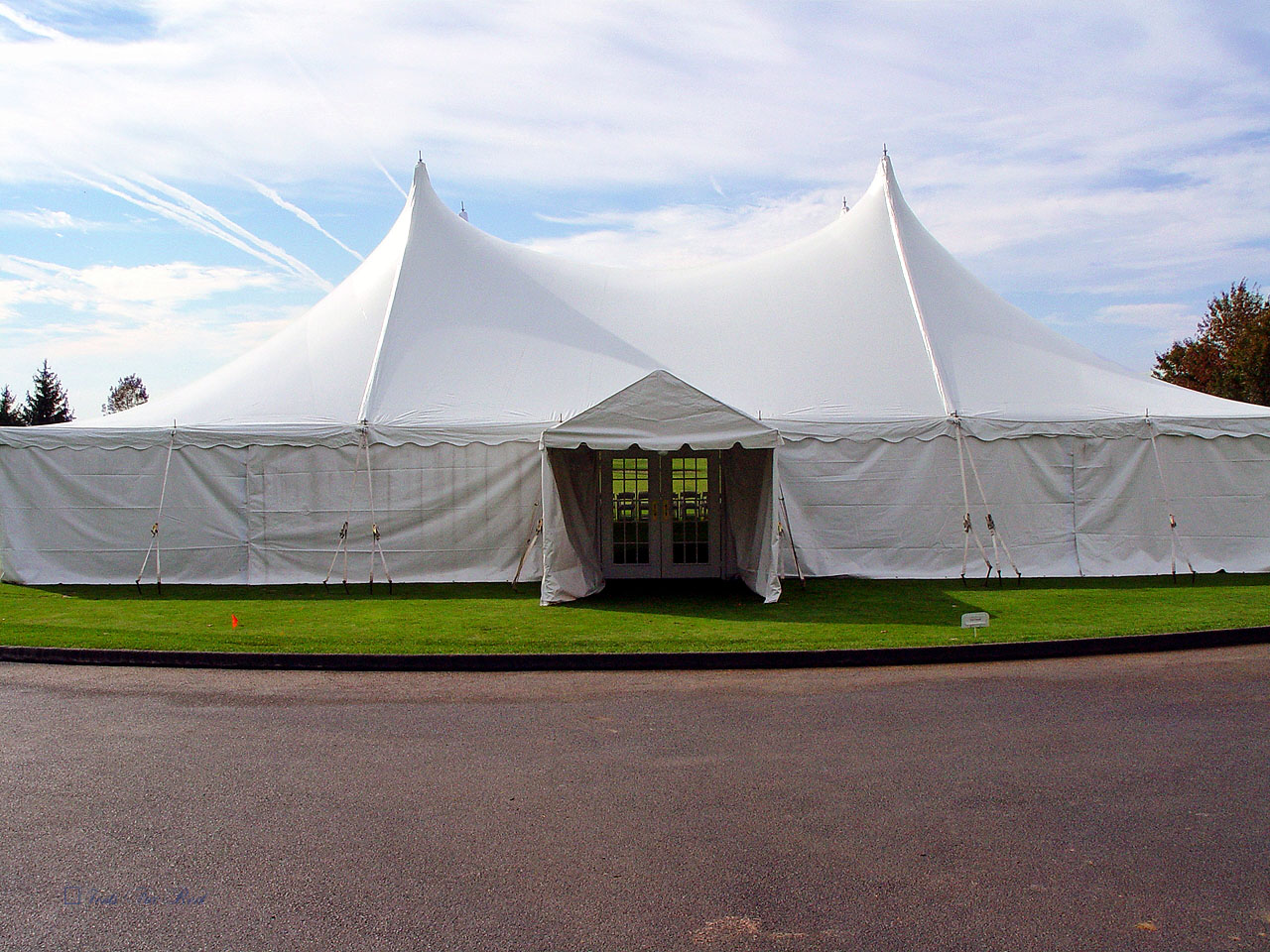 Wedding tent with white sidewalls