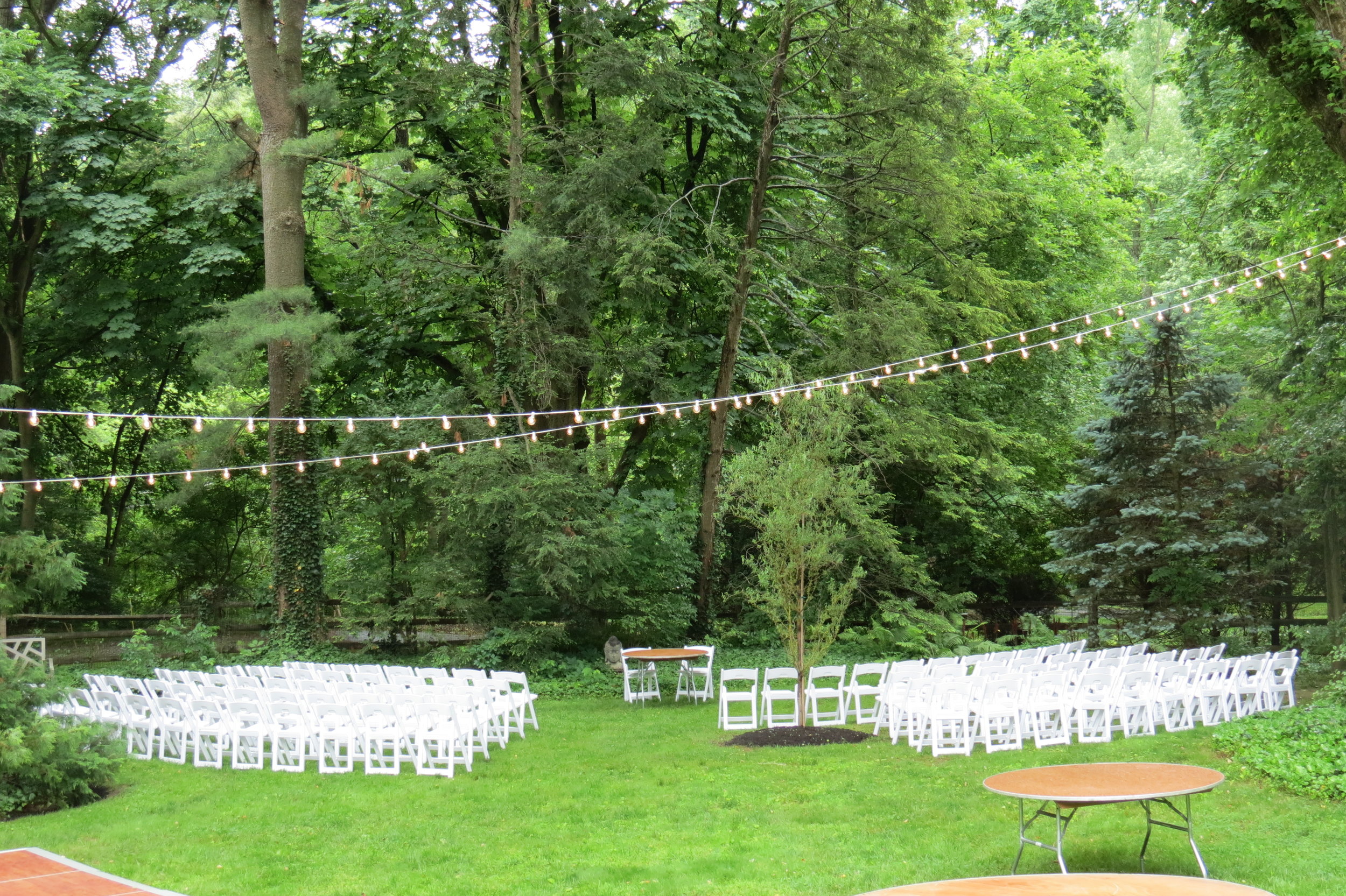 Lights, chairs and tables to rent for your outdoor wedding