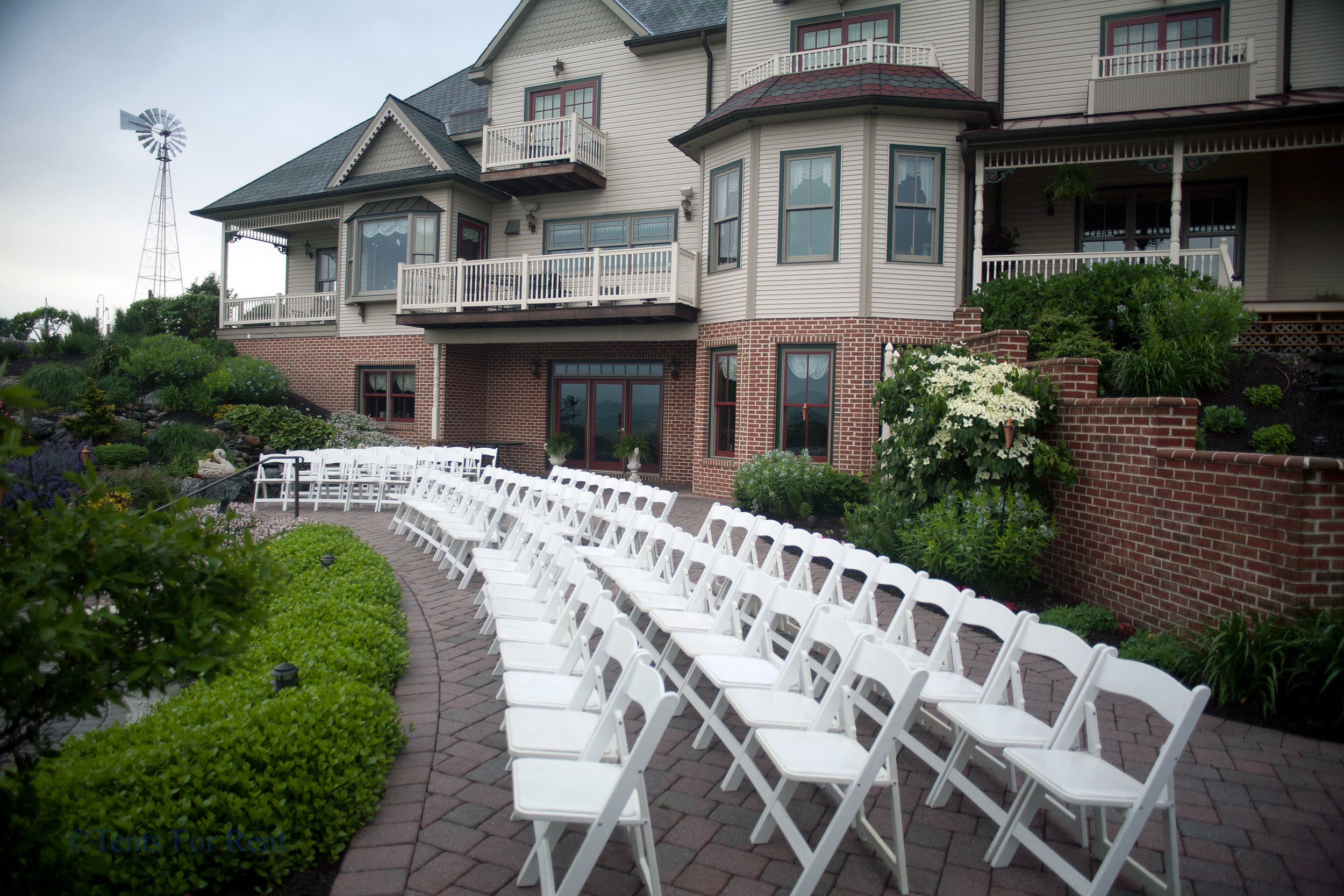 White padded folding garden chairs for your outdoor event