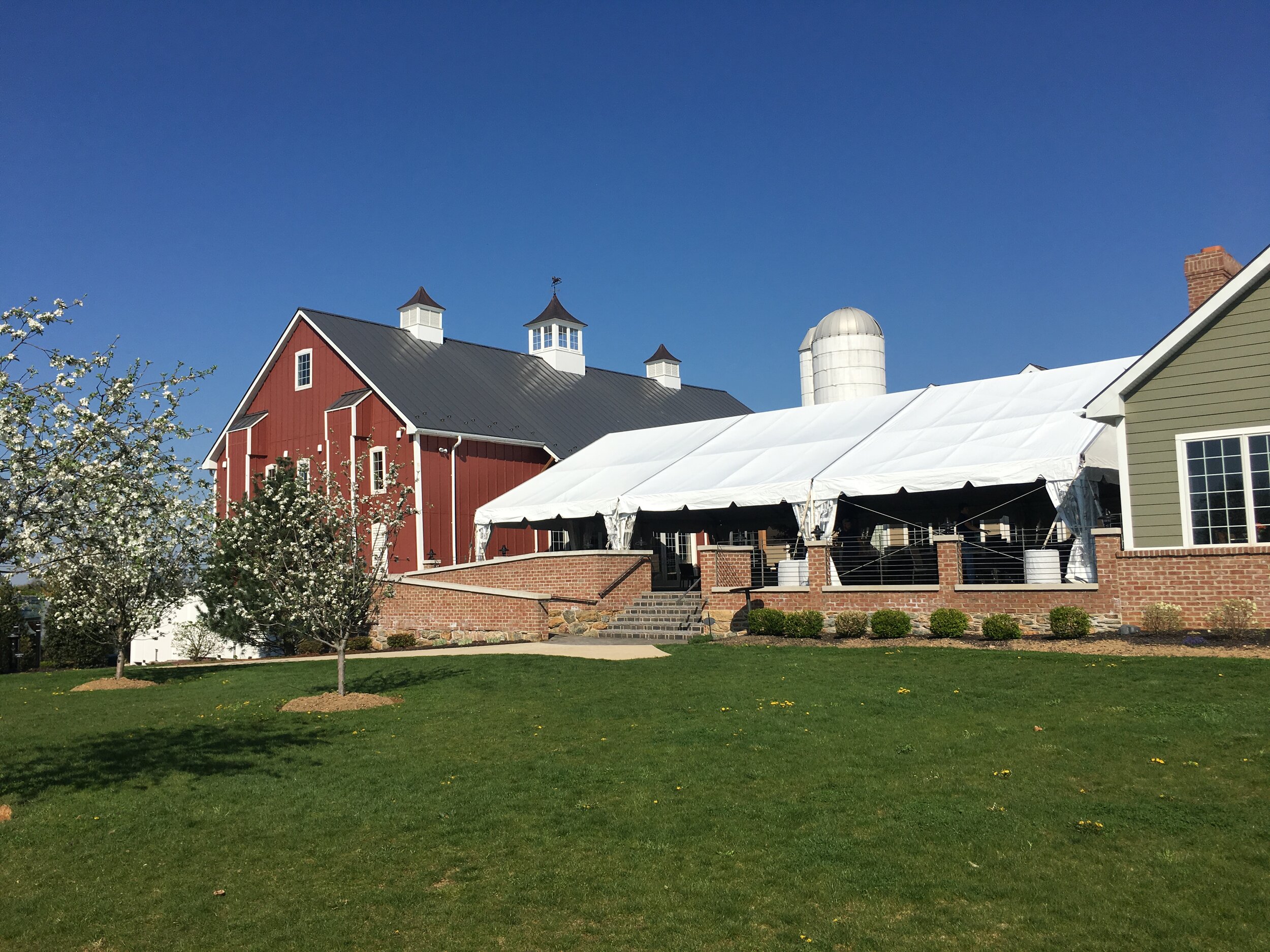 Restaurant tent installation service