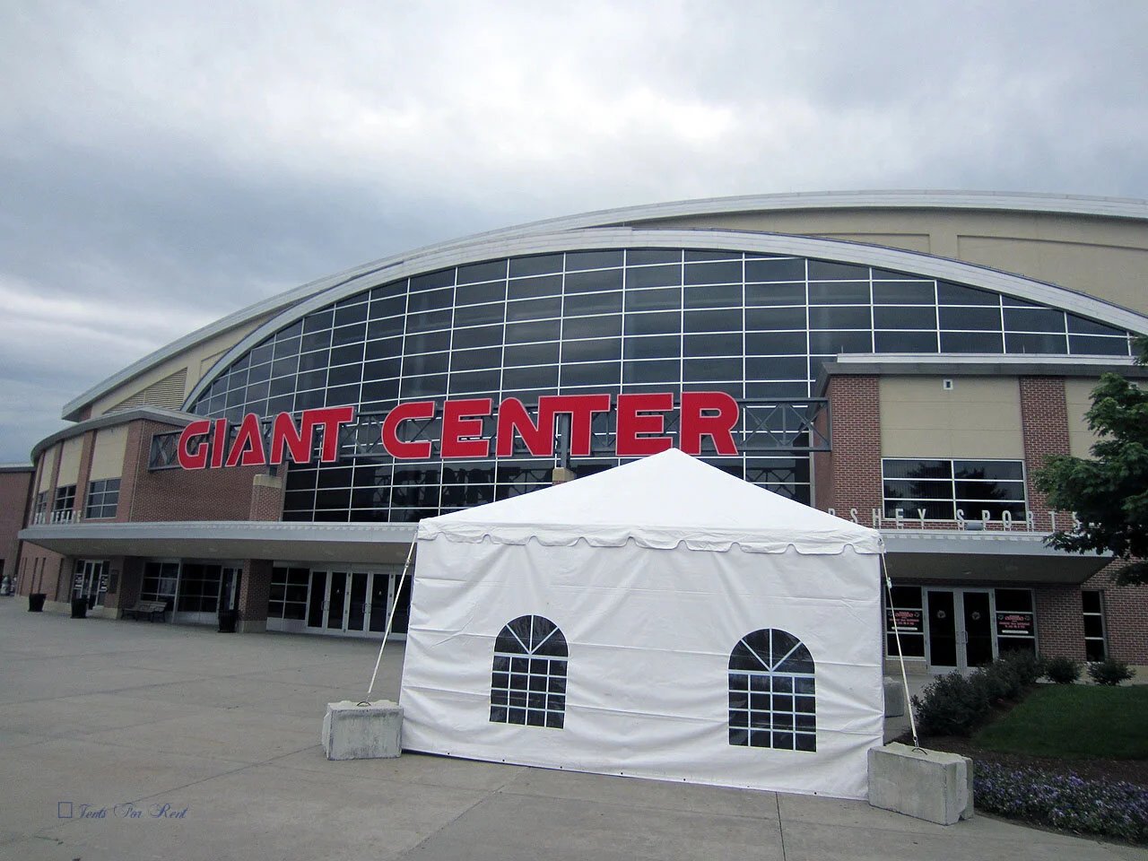 Giant center tent