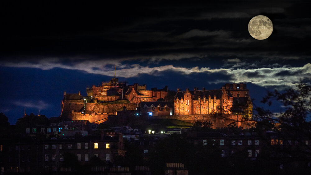 Super Flower Moon rises over Edinburgh Castle