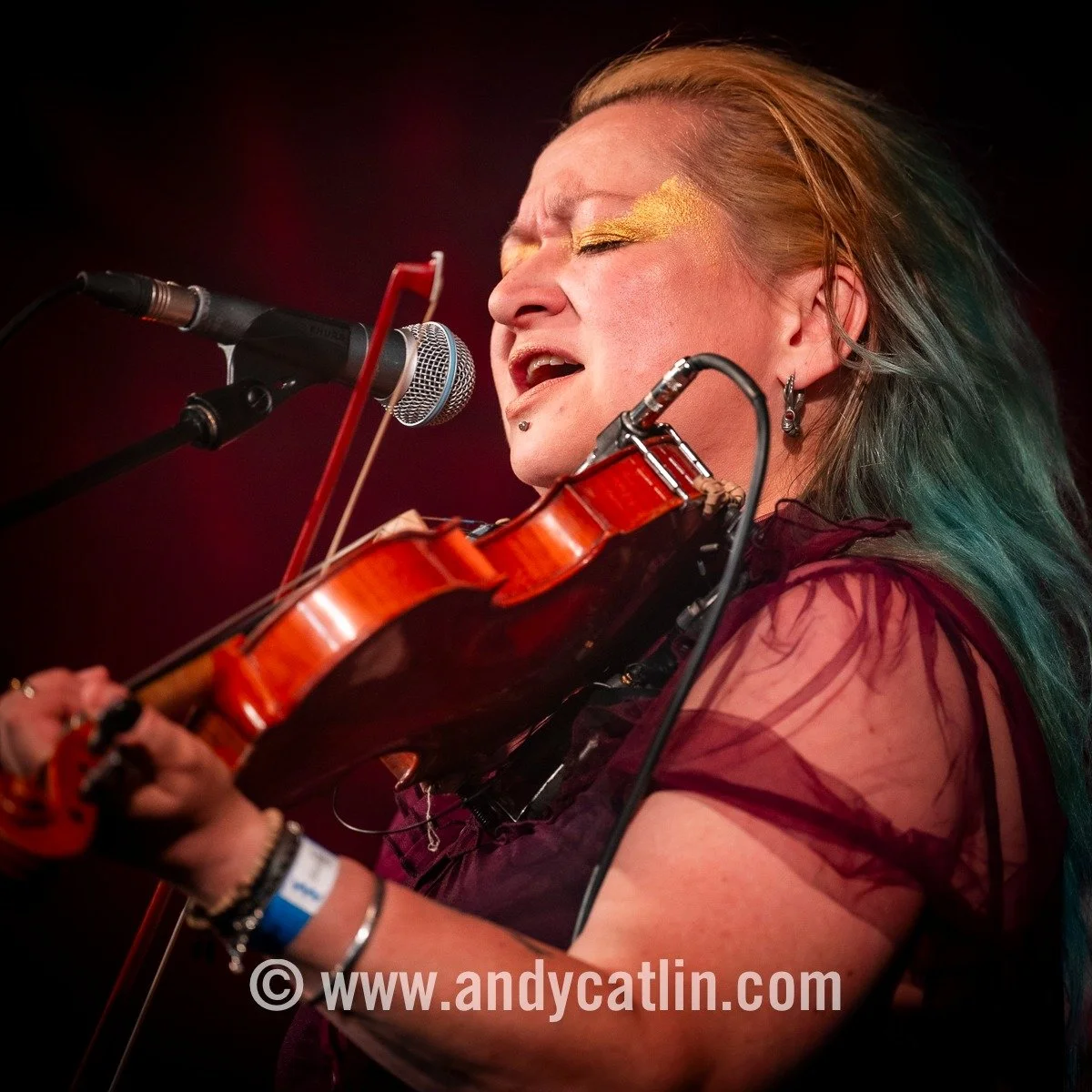 Festival season off to a flying start at @edfoodfest with cracking show from @elizacarthh and band showcasing some stunning material from their next album 👏👏👏