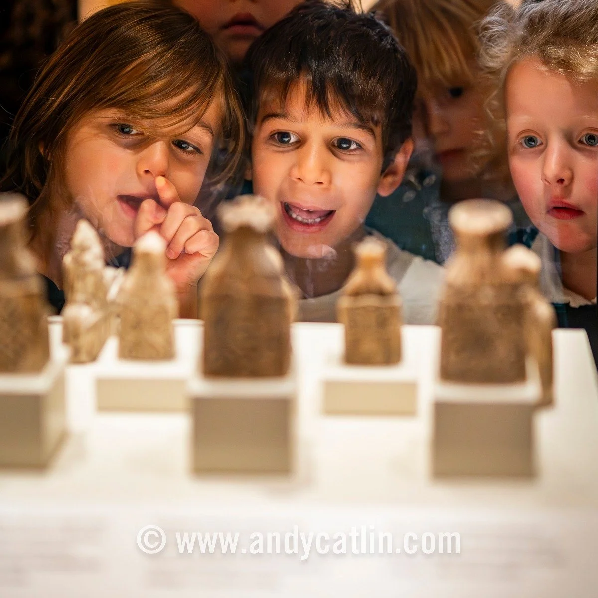 How Thursday Starts: ace morning capturing the excitement at @nationalmuseumsscotland when pupils taking part in the Wee Explorers workshop got to see the Lewis Chess pieces for the first time 😮