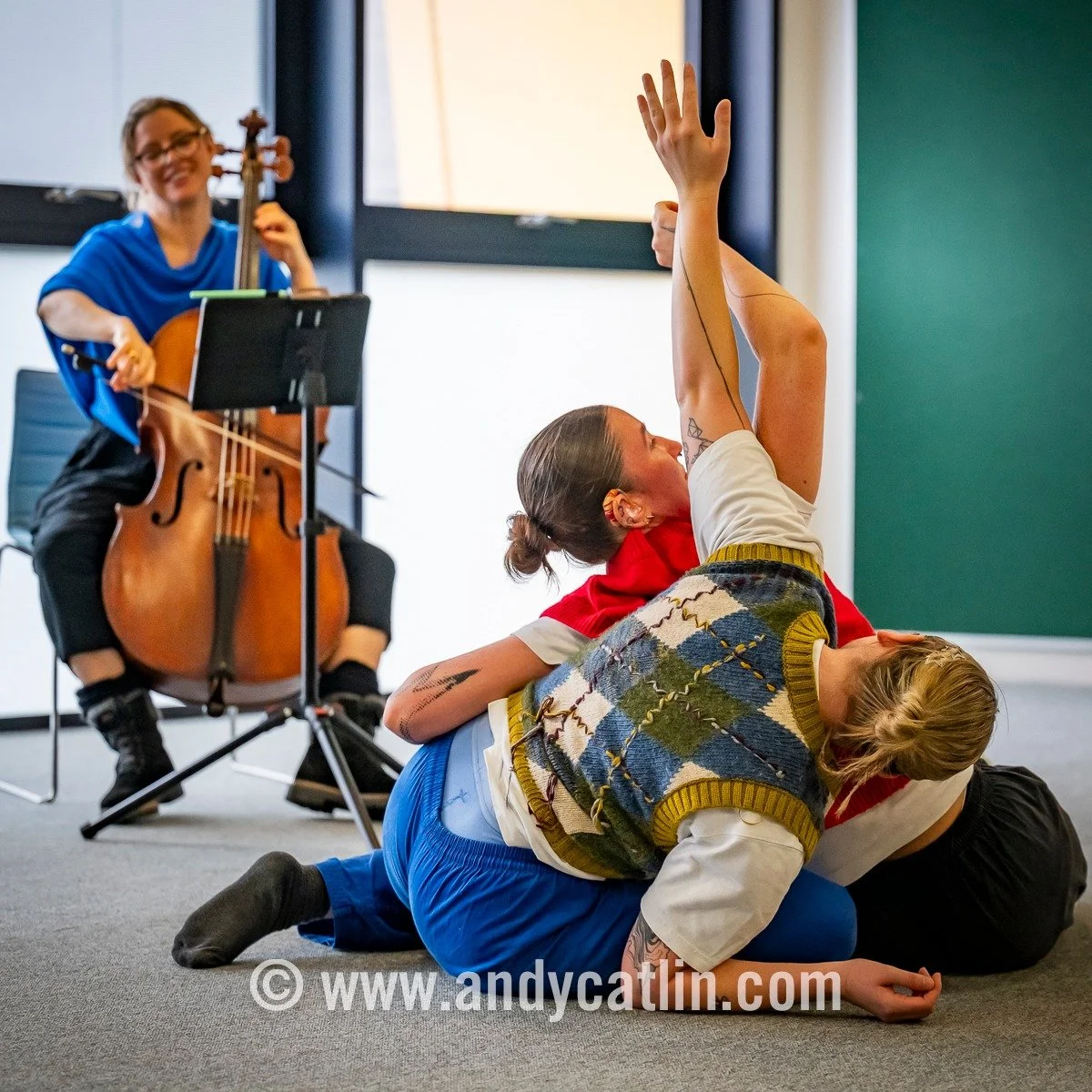 How Thursday Starts: ace morning taking photos of @dunedinconsortscot 'A Baroque in Motion' project at @thedonaldsontrust in Linlithgow featuring a beautiful mix of music and movement 👏
