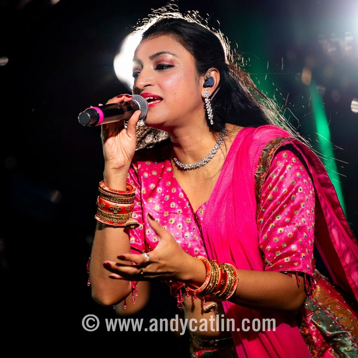 Fab atmosphere tonight at @edinburghdiwali 10th anniversary celebrations at the Ross Bandstand. 
 &bull;
#festivaloflights #edinburghevents
#edinburghdiwali #diwali2025
#diwalicelebration
#edinburghdiwali2025 #scotland #edinburgh
