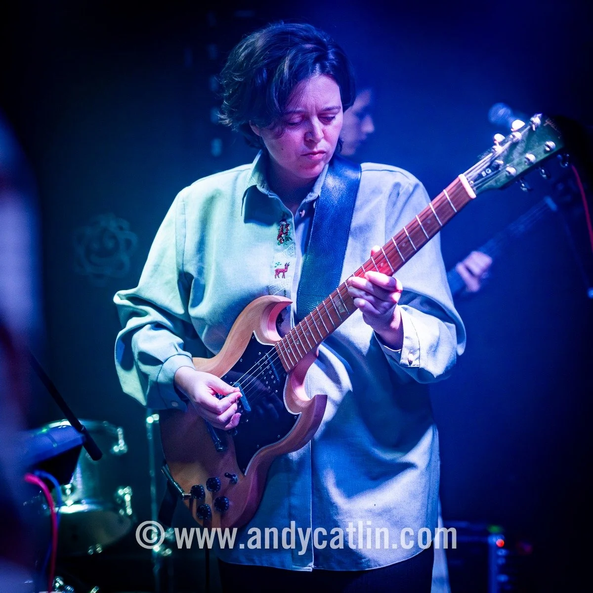 Extraordinary gig tonight from @albertinesarges + @savefaceband 
 + @salstenning at @sneakypetesclub - playful, multilayered and ambitious (including a Genesis cover 😀). Photo album &gt; https://andycatlin.myportfolio.com/albertine-sarges-7-november