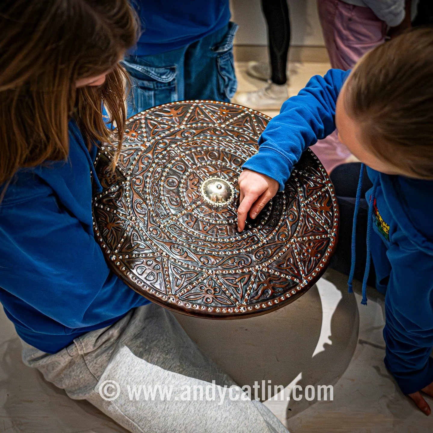 Star of today's Scotland Explorer schools workshop at @nationalmuseumsscotland was this brilliant targe (also slightly miffed not to get a go with it as hands were full of cameras 😀)
&bull;
&bull;
#edinburgh #scotland #targe #nationalmuseumofscotlan
