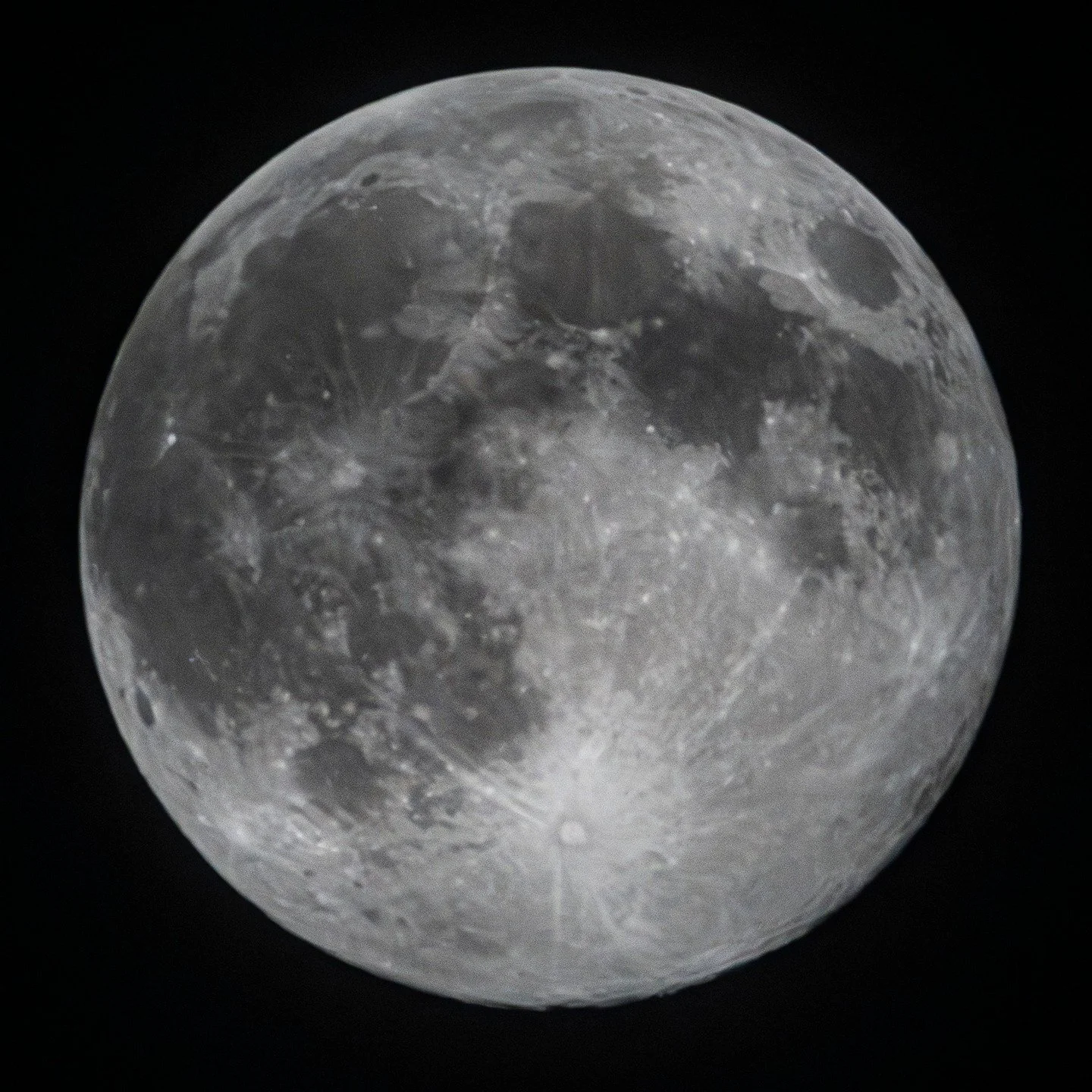 Suboptimal conditions in #Edinburgh but got a wee peek between clouds of tonight's Cold Moon doing its best to be super 🌝