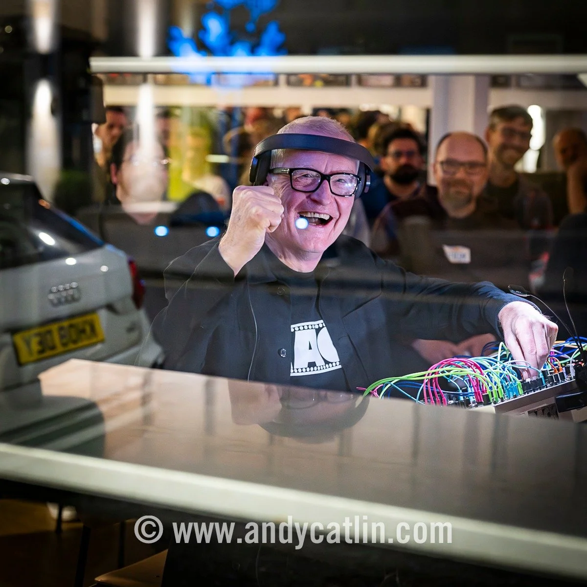 Playful night c/o @wavetable_ed #49 at their inaugural @fruitmarketgallery show with mint sets from @stevesnookerone47 + @gazwilliamsbass and @threefieldlines 👏 Photo album > https://andycatlin.myportfolio.com/wavetable-49-26-march-2026