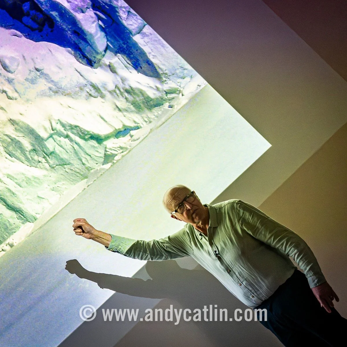 Mind / ears blown away by sound wizard Chris Watson's excellent 'Planet Ocean' talk tonight at @edinburghcollegeofart c/o @music.eca 👏🎧👏🎤👏
&bull;
&bull;
#edinburgh #scotland #music #chriswatson #cabaretvoltaire #soundrecordist #edinburghcollegeo