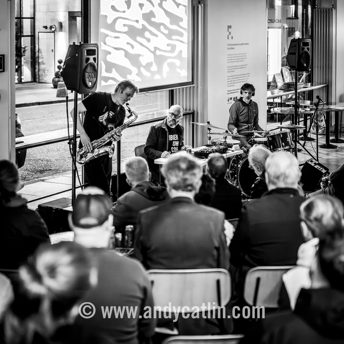 Boss night c/o @wavetable_ed #50 at @fruitmarketgallery with spicy musical goodness from @the.shell.band + @alan_bryden + @novembergroup7 👏 Photo album > https://andycatlin.myportfolio.com/wavetable-50-22-april-2026