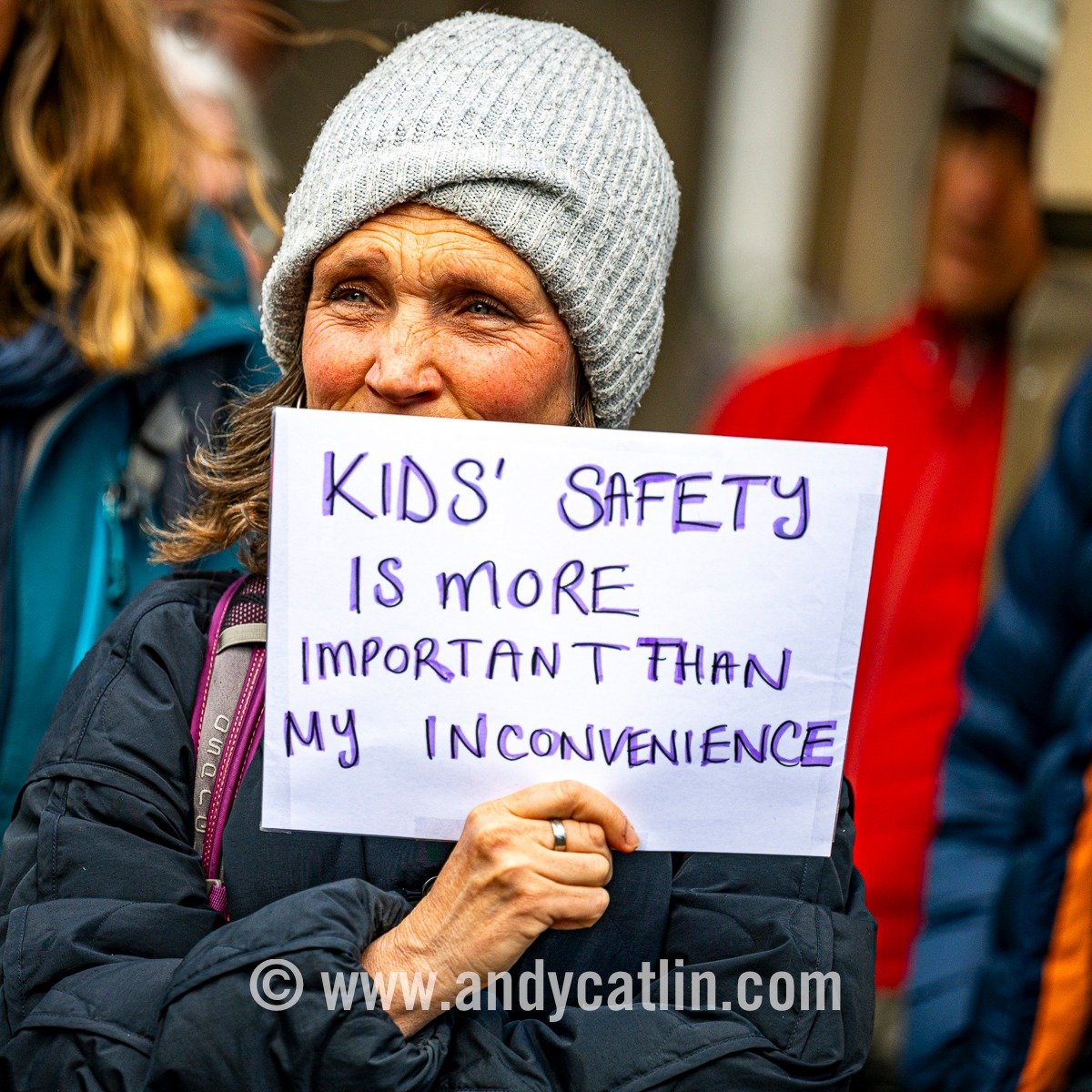 Positive to see so many folk at today's Keep Our Kids Safe Rally in #Edinburgh supporting the Greenbank > Meadows Quiet Route 🚶🚲🛴
