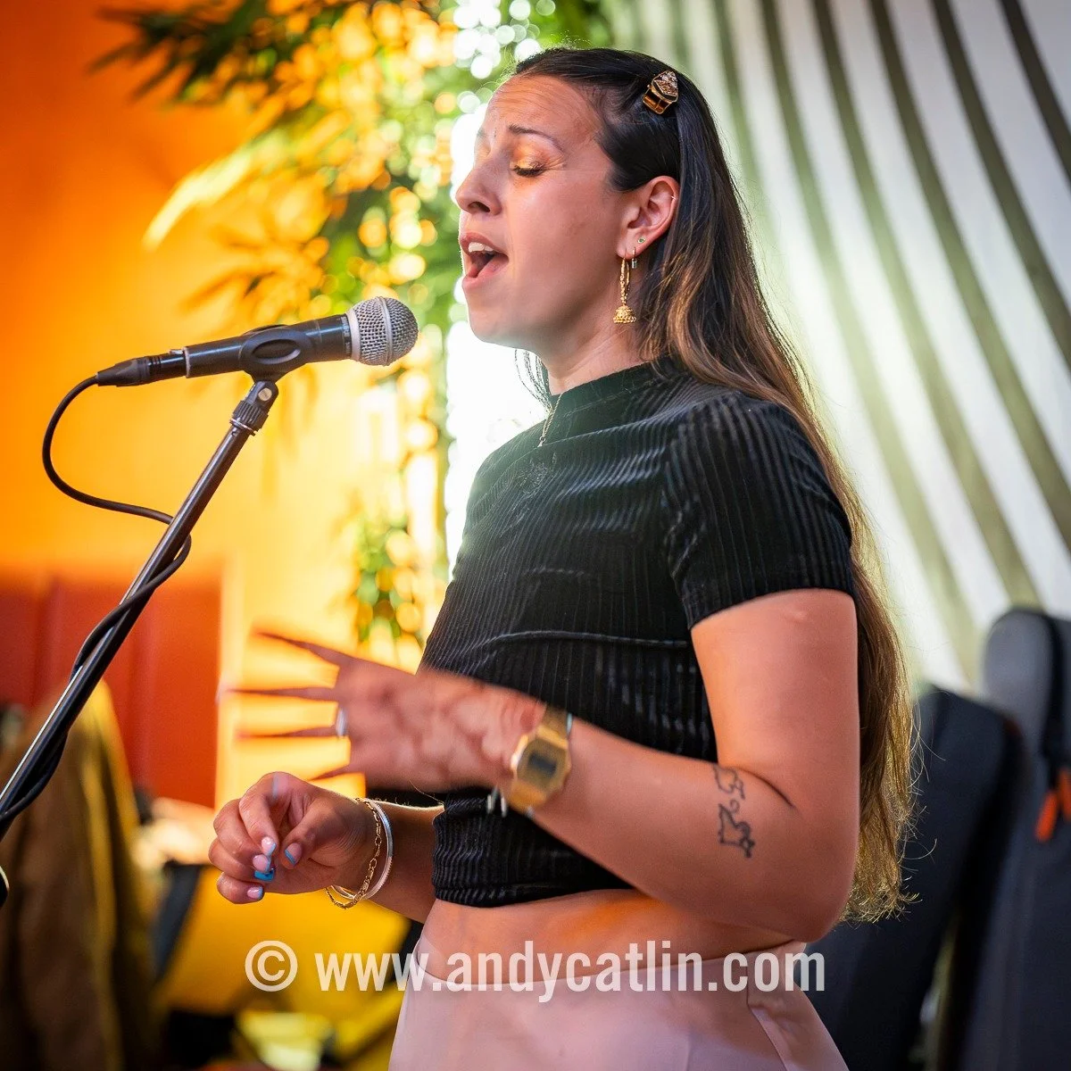 Good times tonight at @bellfieldbrewery with @solas.festival previewing some of their bumper line-up for this June's event inc @bee.asha.bish + @euanstamper + @ramtajam + @arusaqureshi 👏