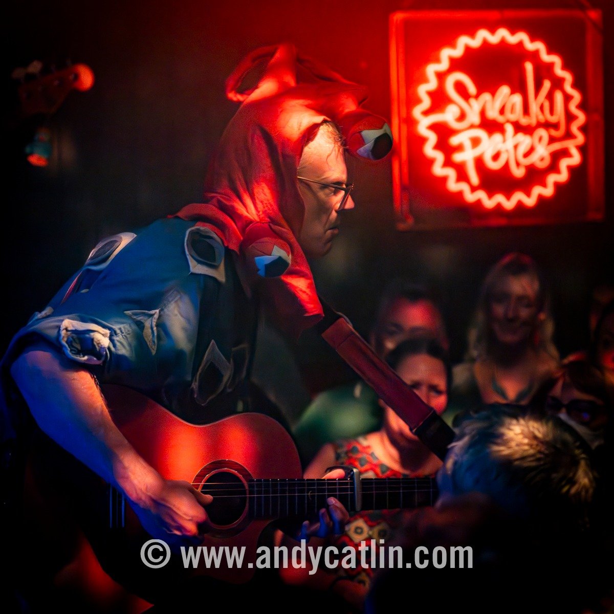 Perfect 🌞 gig from @blind_yeo_band + @bothhands_music at @sneakypetesclub , moving heads, hearts and hips (plus some impressively impractical wardrobe choices 😀). Photo album > https://andycatlin.myportfolio.com/blind-yeo-both-hands-25-may-2026-