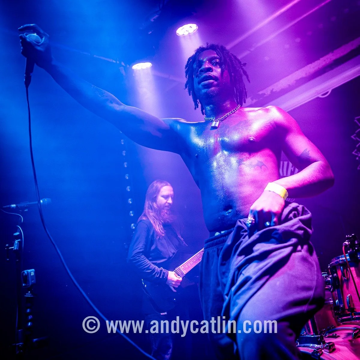 Wild times at @cowgateblockparty with A+ sets from @nativejamesuk + @pvctheband + @monksband + @uglyozo closing out a brilliant day at @sneakypetesclub + @mashhouse 🔥 Photo album > https://andycatlin.myportfolio.com/cowgate-block-party-3-18-july-