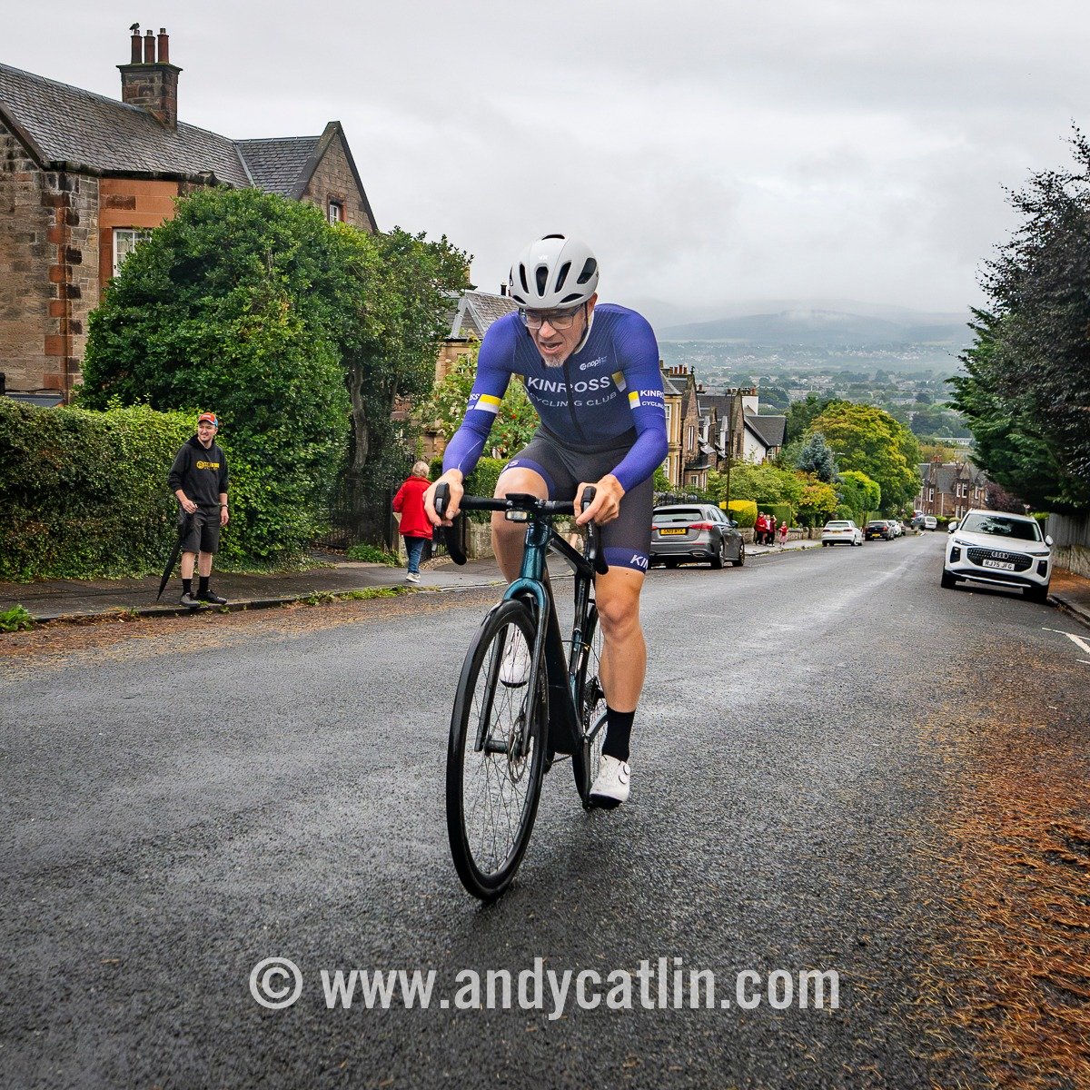 Nothing is quite as much fun as watching other folks' daring-do / daftness and the King and Queen of Kaimes bike race is SUPER FUN (for observers). 1km, 10% gradient, 100% effort 👏 Photo album > https://andycatlin.myportfolio.com/king-and-queen-o