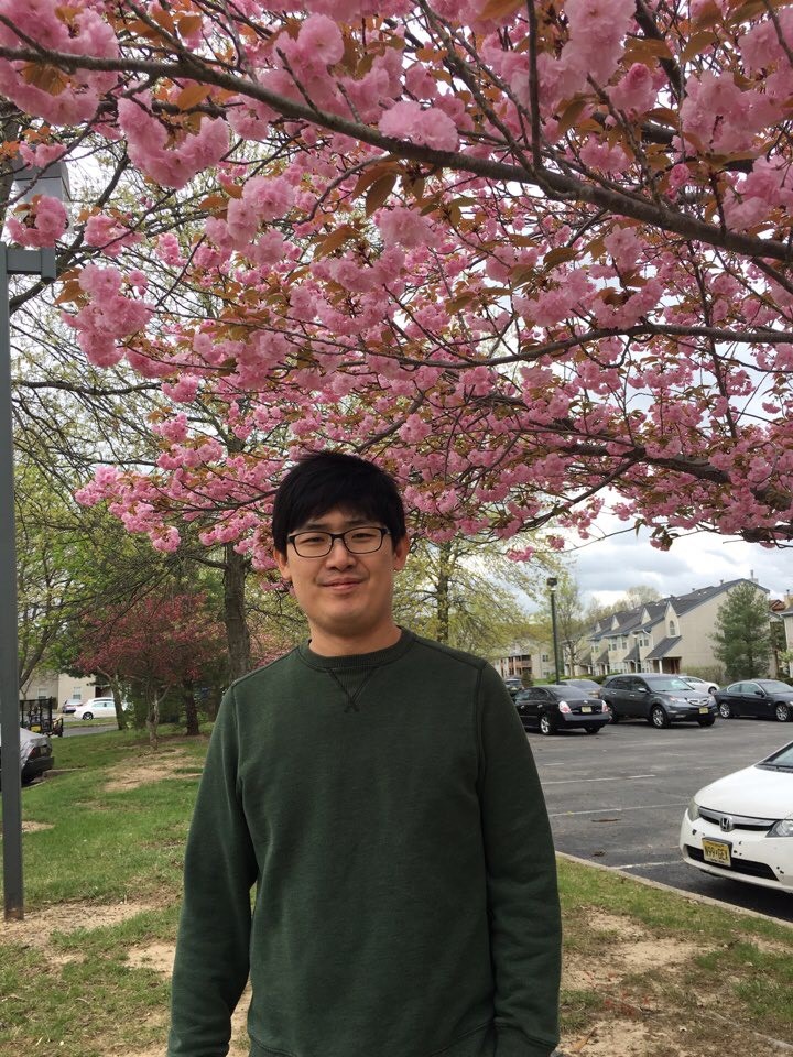 Jihoon Nah, PhD Email Jihoon 2016-present Postdoctoral Fellow, Rutgers NJMS 2013-2016 Postdoctoral Associate, Seoul National University, Seoul, Korea 2006-2013 PhD in Molecular Biology, Seoul National University, Seoul, Korea 2001-2005 BS in Biology, Korea University, Seoul, Korea