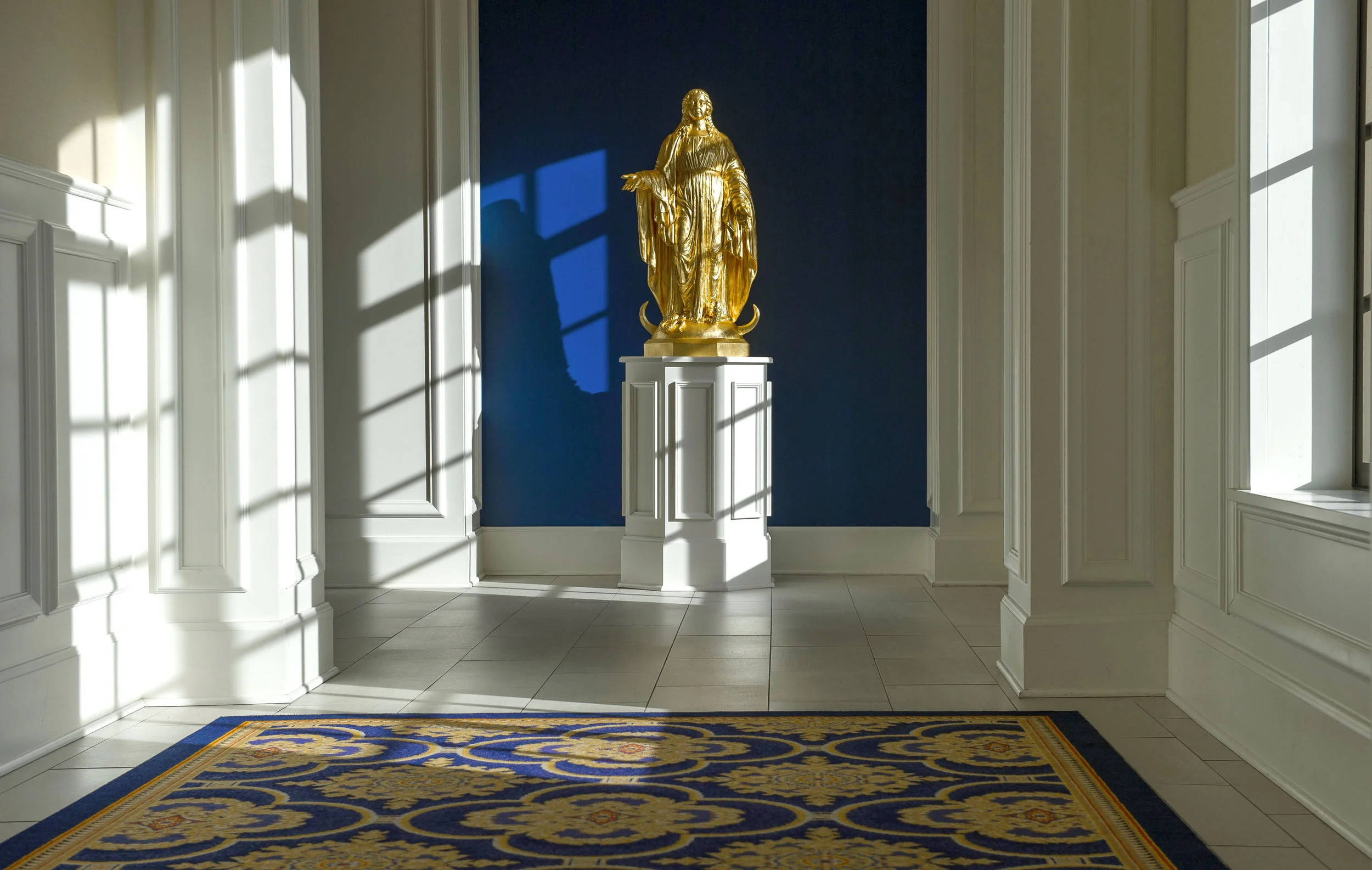 Morris Inn Mary Statue.JPG