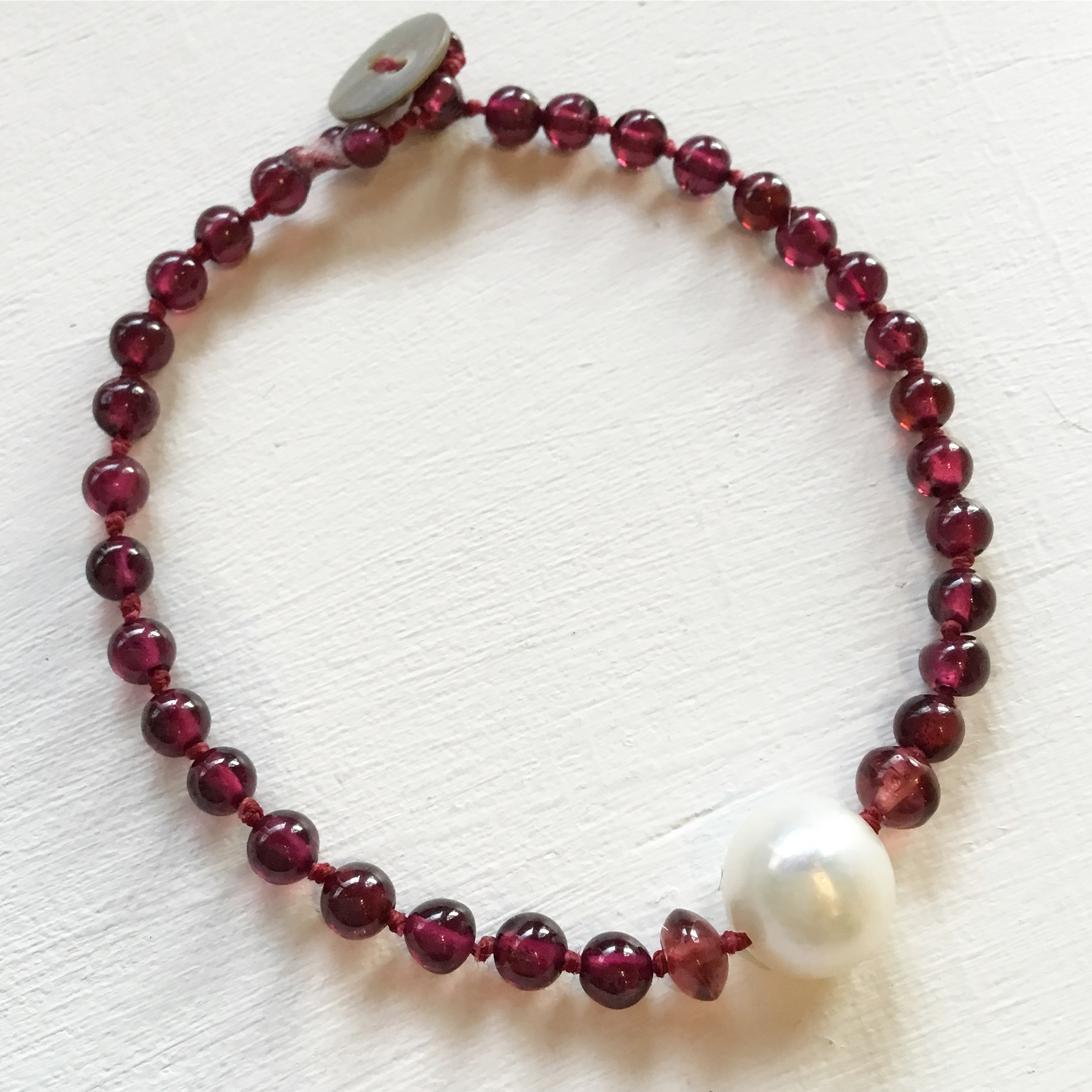 Garnet &amp; pearl bracelet with mother of pearl button clasp 7 1/2”
