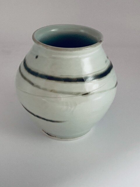 Round Vase with Stripe