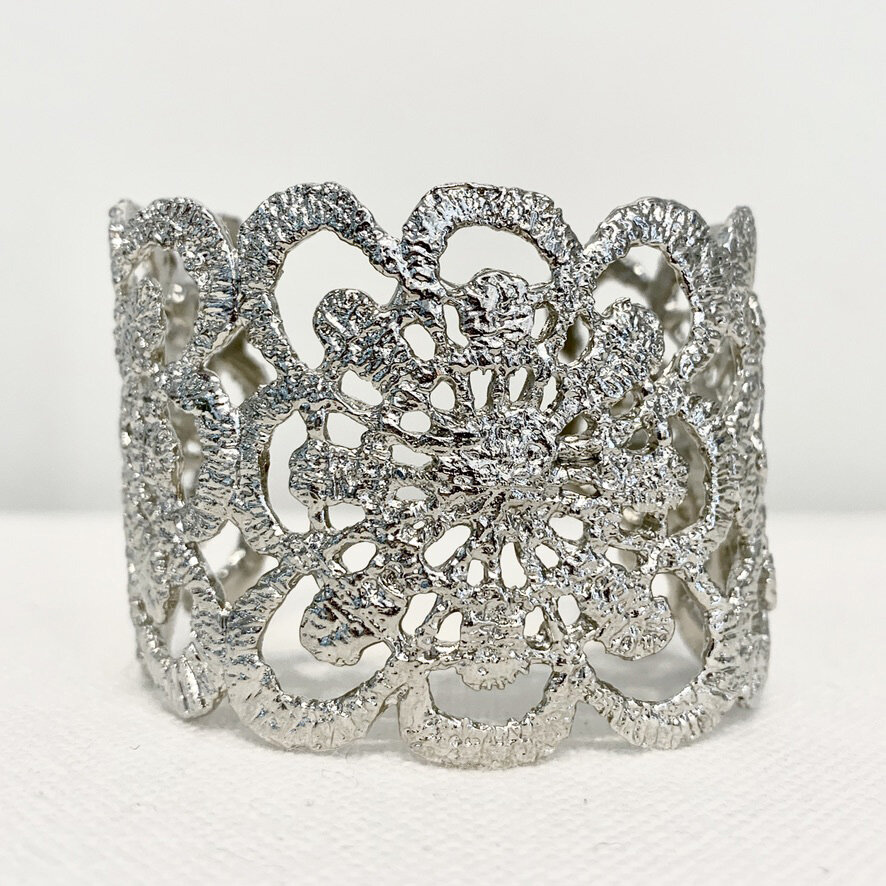 Roman lace cuff in silver