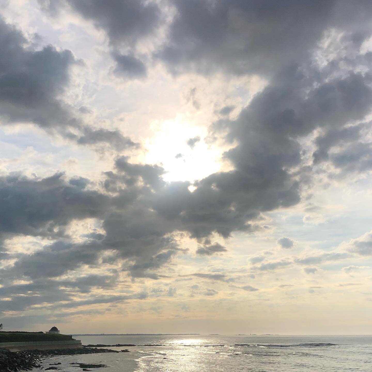 It wouldn&rsquo;t be Newport without some drama&hellip;. #artiseverywhere #goodmorning #beauty #sunrise #seascape #drama #art #gallery #artgallery #newportri #newport #newportgallery #citybythesea #bythesea #jessicahagen #newportartgallery #jessicaha
