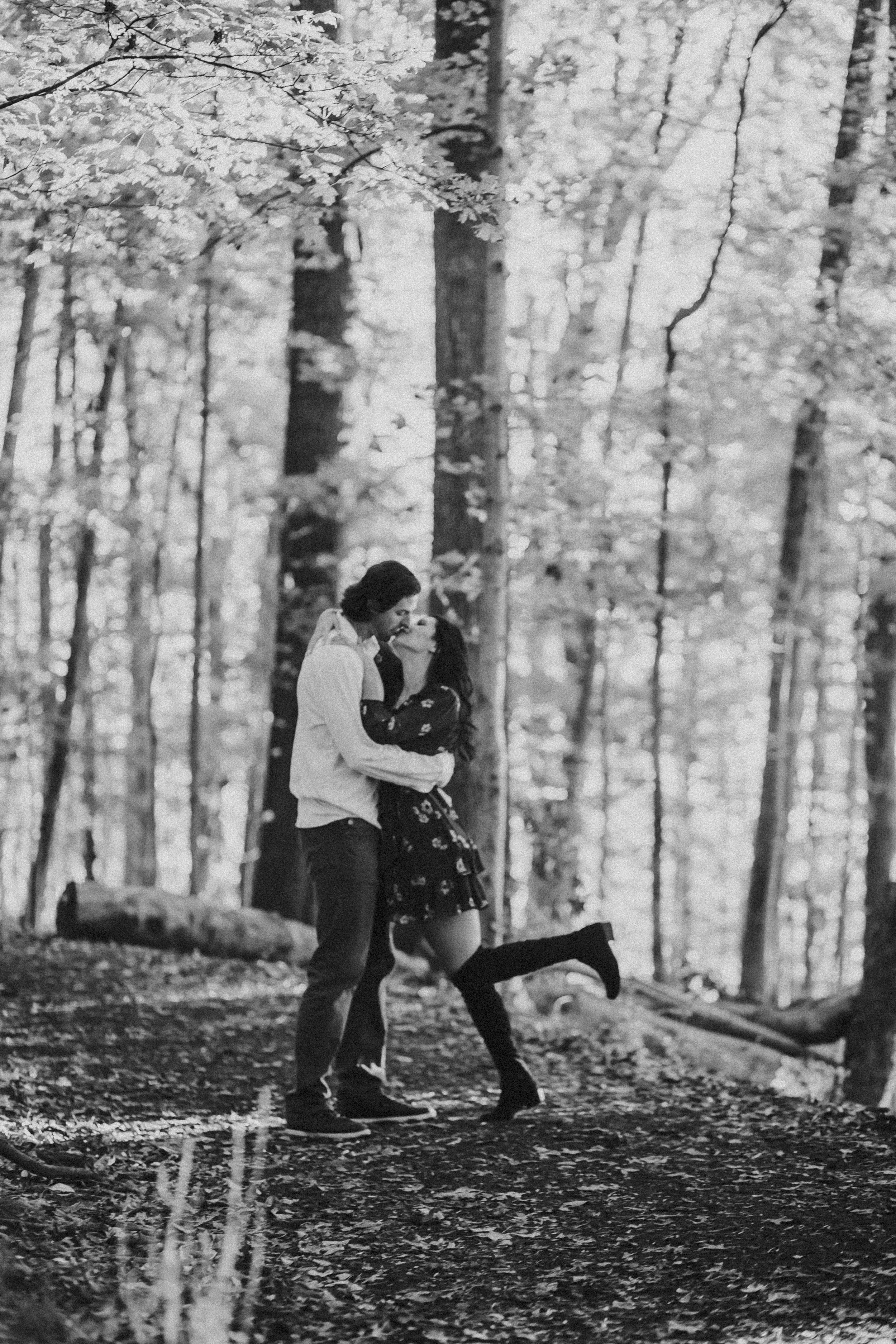 TNEngagement_RomanticWoods-40.jpg