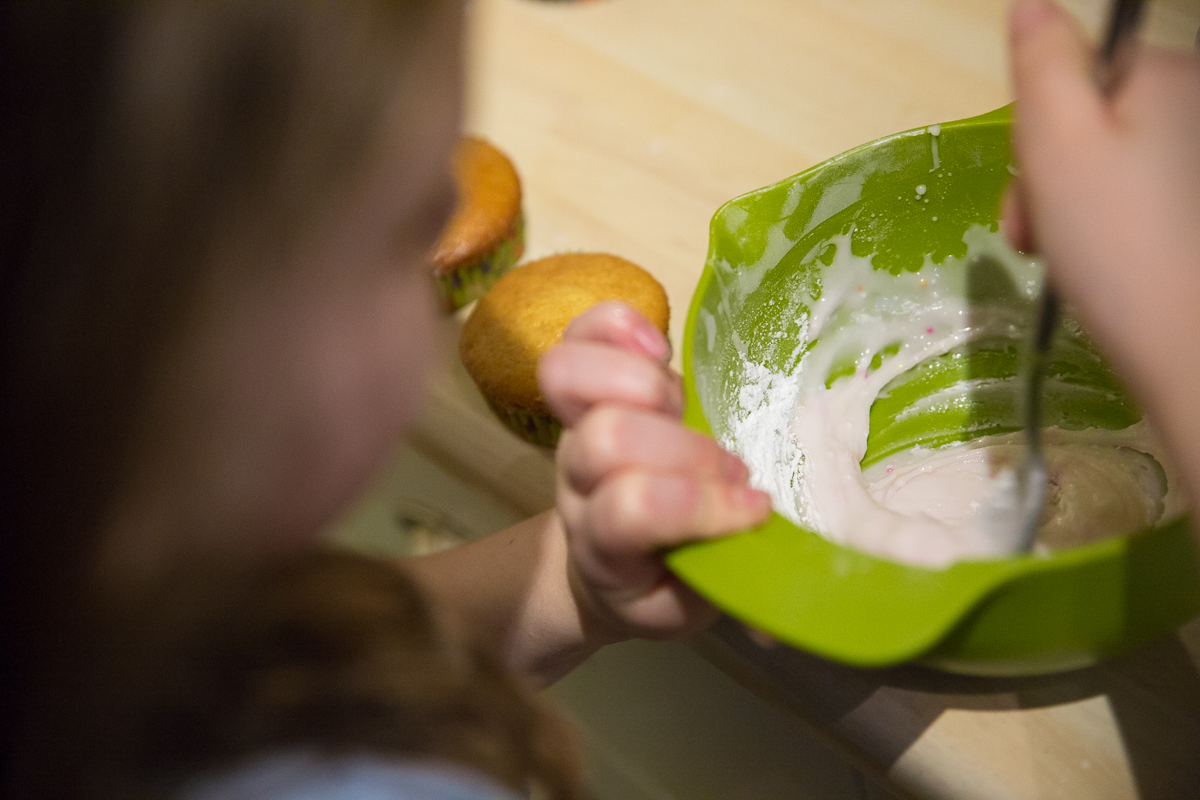 Mixing icing for cupcakes
