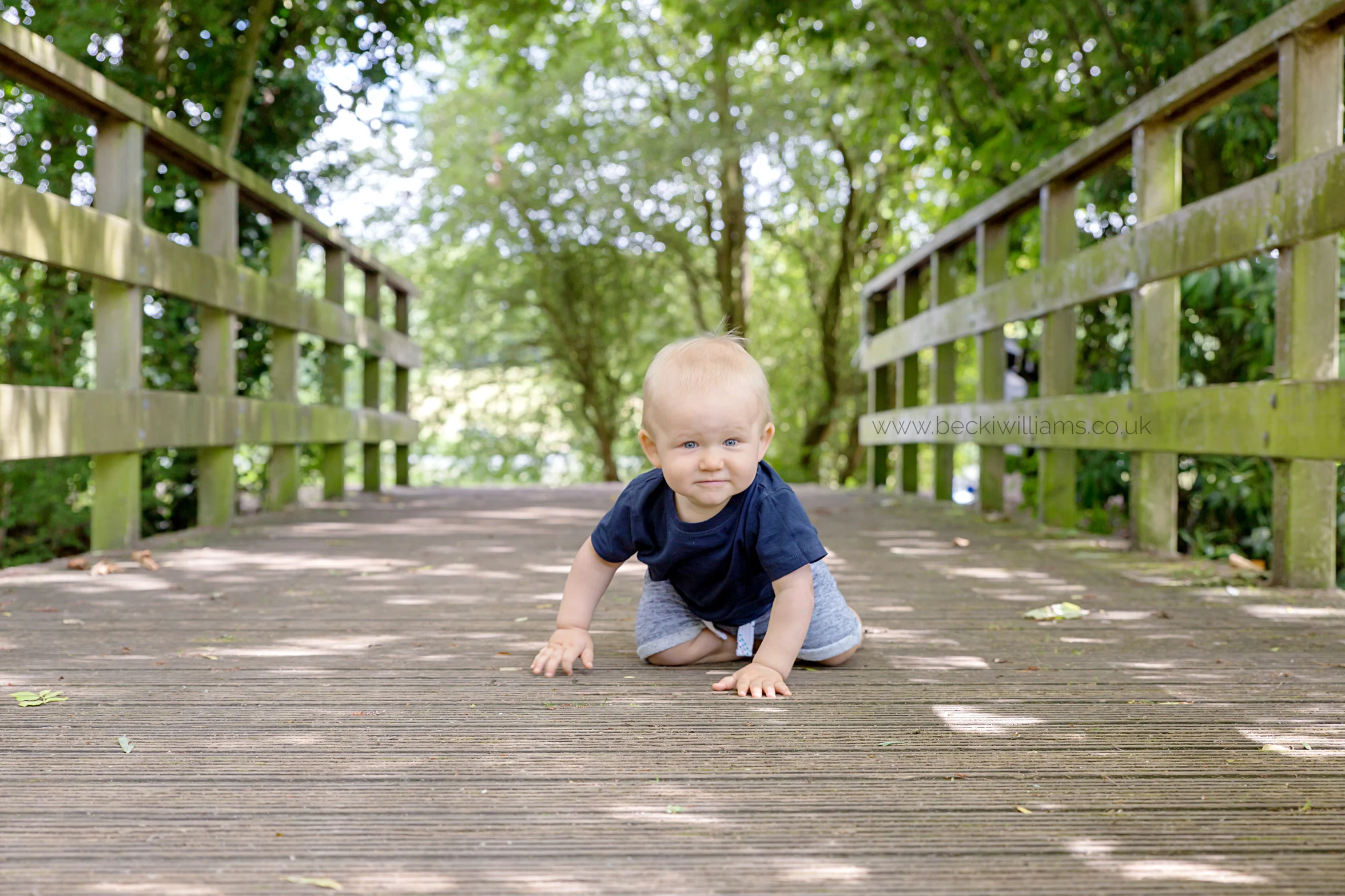 Baby-photography-hemel-hempstead-stanborough-park-bridge