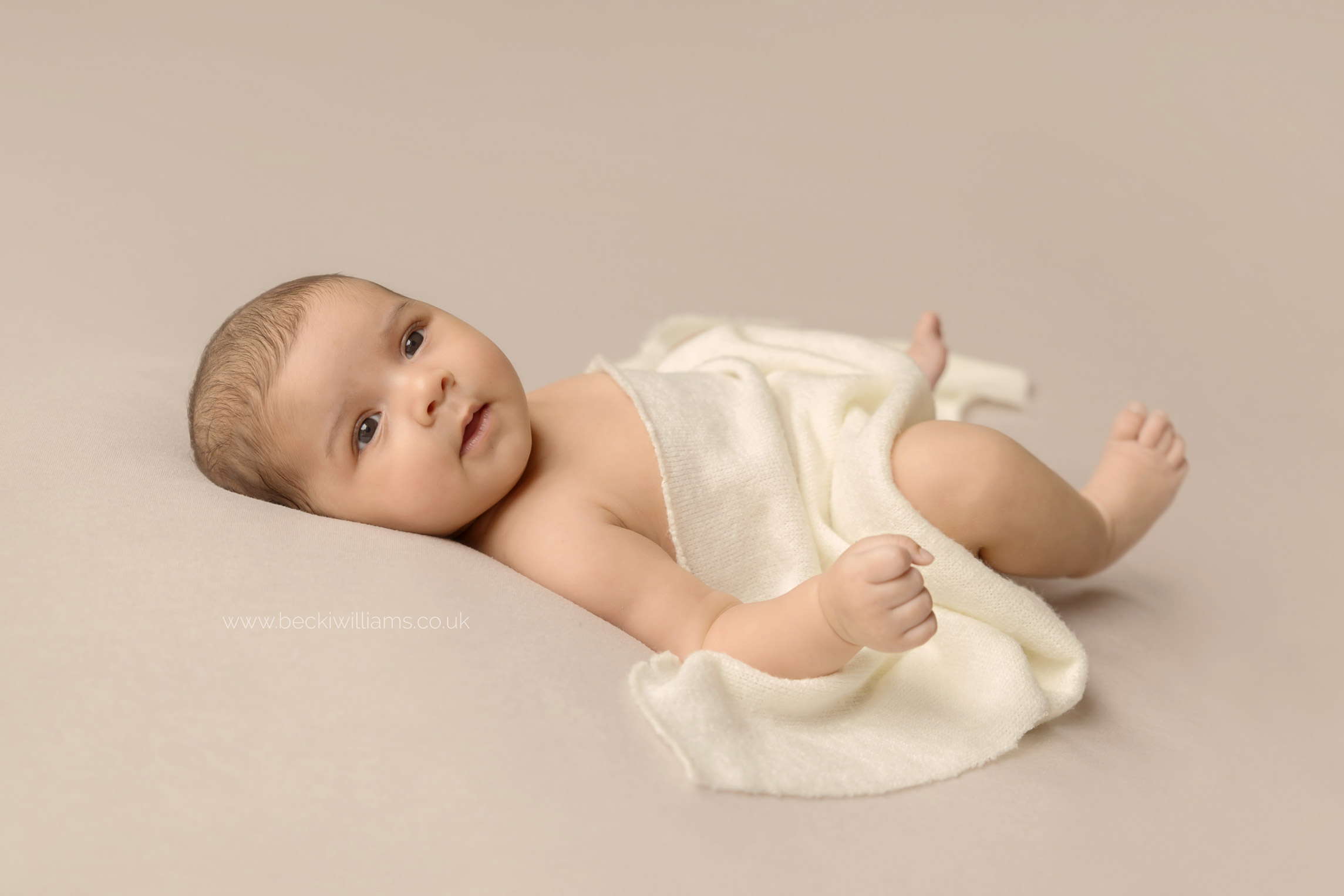 baby-photography-hemel-hempstead-awake-happy-neutral