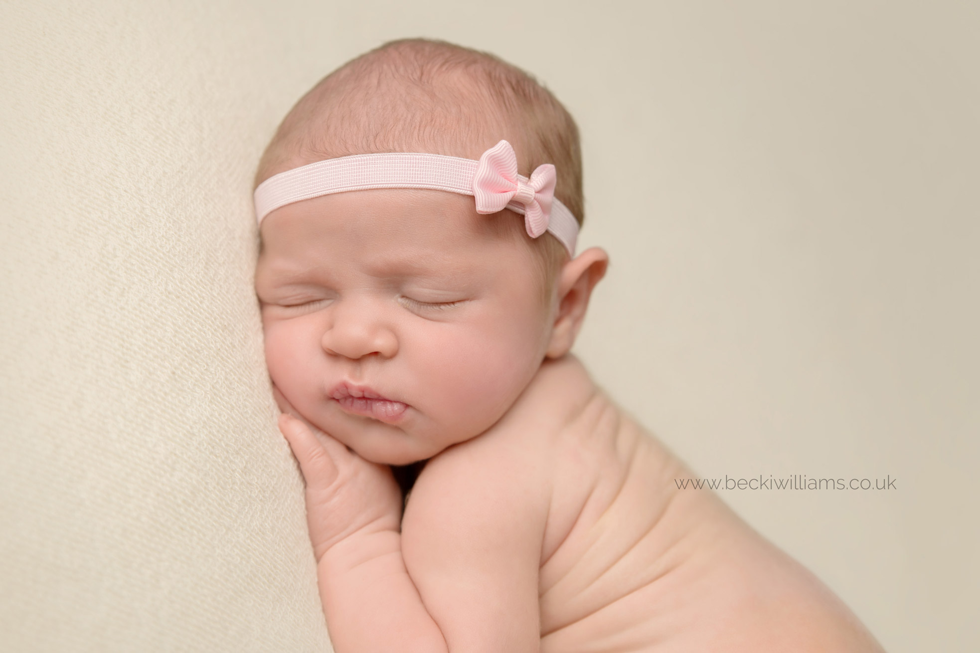 newborn-photo-shoot-hemel-hempstead-asleep-pink-headband.jpg