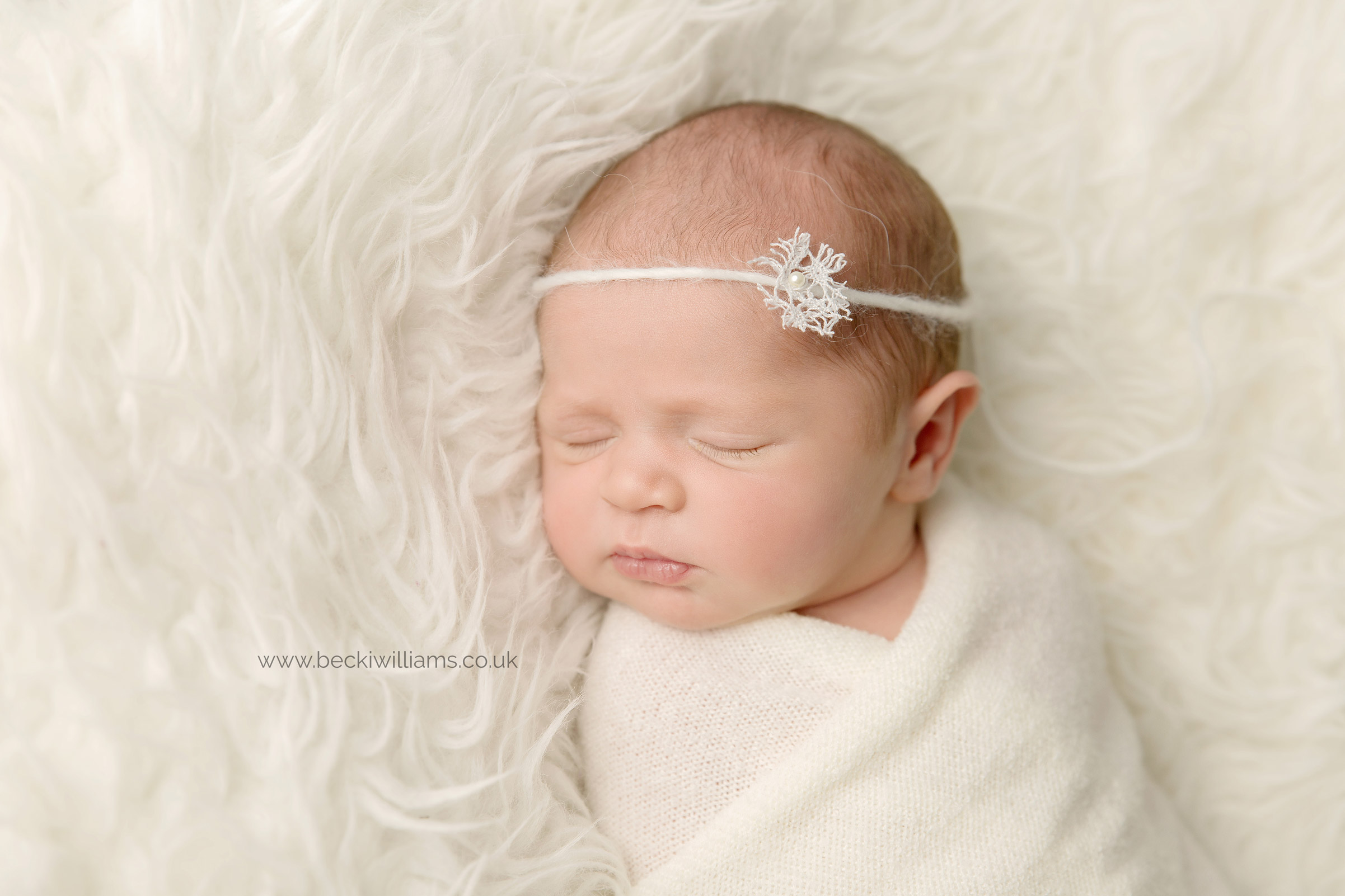 newborn-photo-shoot-hemel-hempstead-snowflake-neutral-asleep.jpg