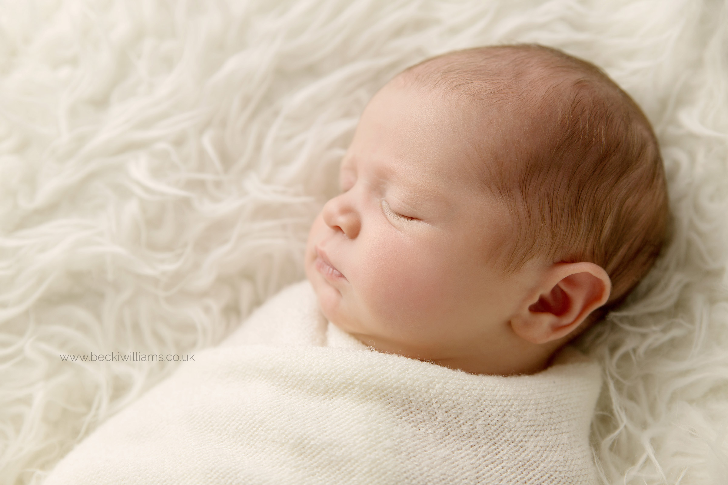 newborn-photo-shoot-hemel-hempstead-natural-peaceful-neutral.jpg